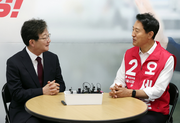대화 나누는 오세훈 후보·유승민 전 의원