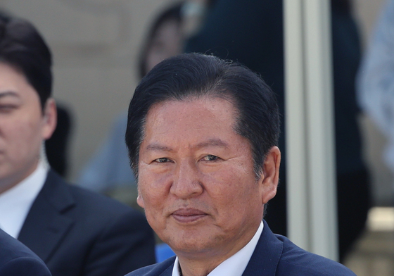 박수 치는 정청래 대표