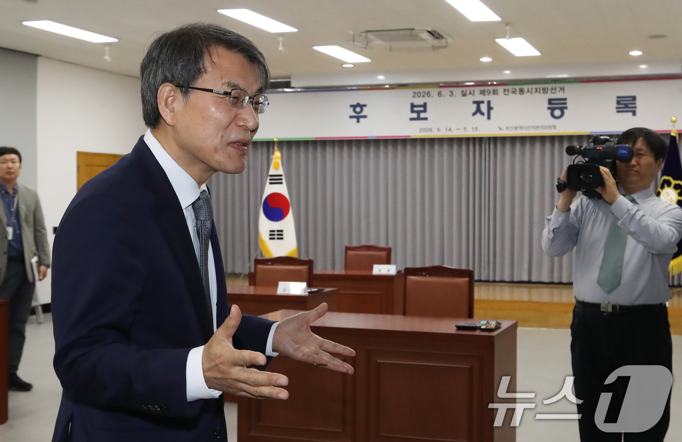 (부산=뉴스1) 윤일지 기자 = 노태악 중앙선거관리위원장이 14일 부산 연제구 부산시선거관리위원회를 찾아 6·3 지방선거 후보자 등록 신청 절차 및 준비 상황 등 현장을 참관하고 …