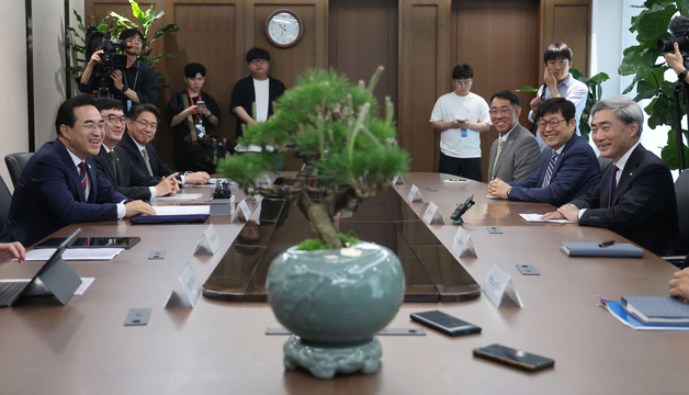 박홍근·신현송, 화기애애한 첫 회동