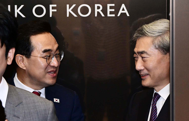 한은 방문한 박홍근 "구조적 복합위기, 양기관 노력"…신현송 "정책 제언하겠다"