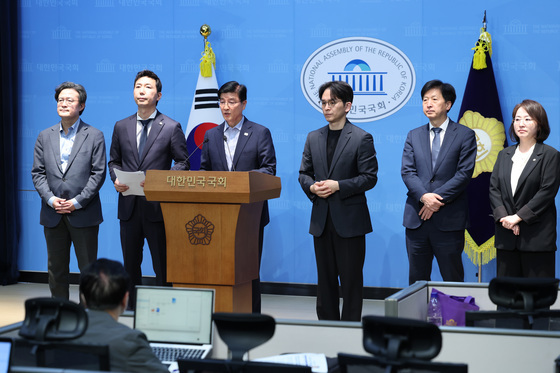 정원오 폭행 전과 의혹 관련 기자회견하는 이해식
