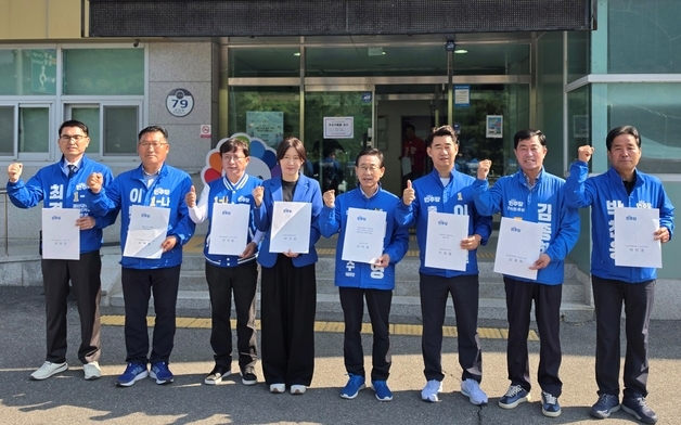 "군민이 체감하도록" 괴산군수 후보 등록 마치고 본격 선거전