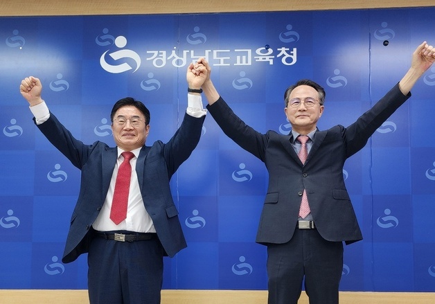 김상권·김승오 잇단 사퇴…경남교육감 보수·중도 권순기 '집결'