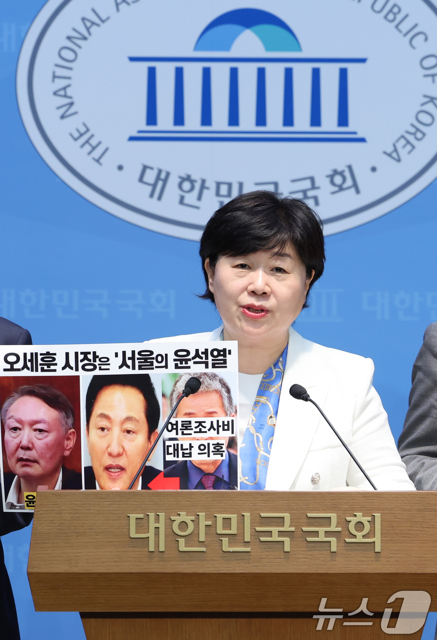 (서울=뉴스1) 신웅수 기자 = 정원오 더불어민주당 서울시장 후보 캠프 상임선대위원장을 맡은 서영교 의원이 14일 서울 여의도 국회 소통관에서 오세훈 국민의힘 서울시장 후보의 혈세 …