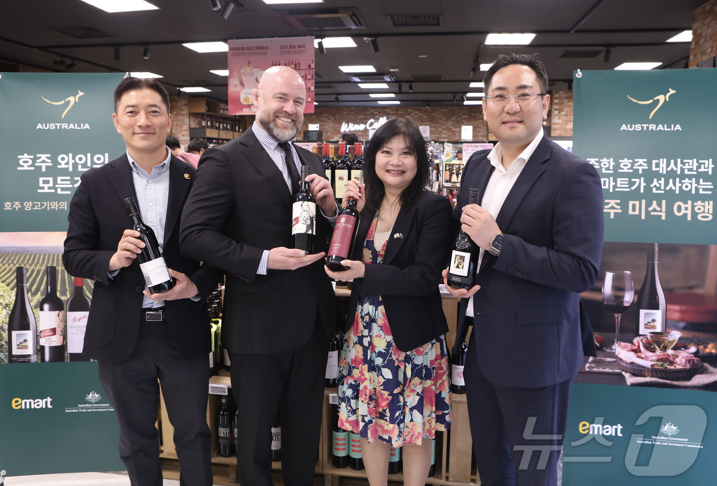 (서울=뉴스1) = 이마트가 14일부터 오는 20일까지 양고기, 소고기, 와인 등 호주산 인기 품목을 최대 50% 할인하는 '호주 페스티벌' 행사를 연다고 밝혔다. 사진은 이마트와 …