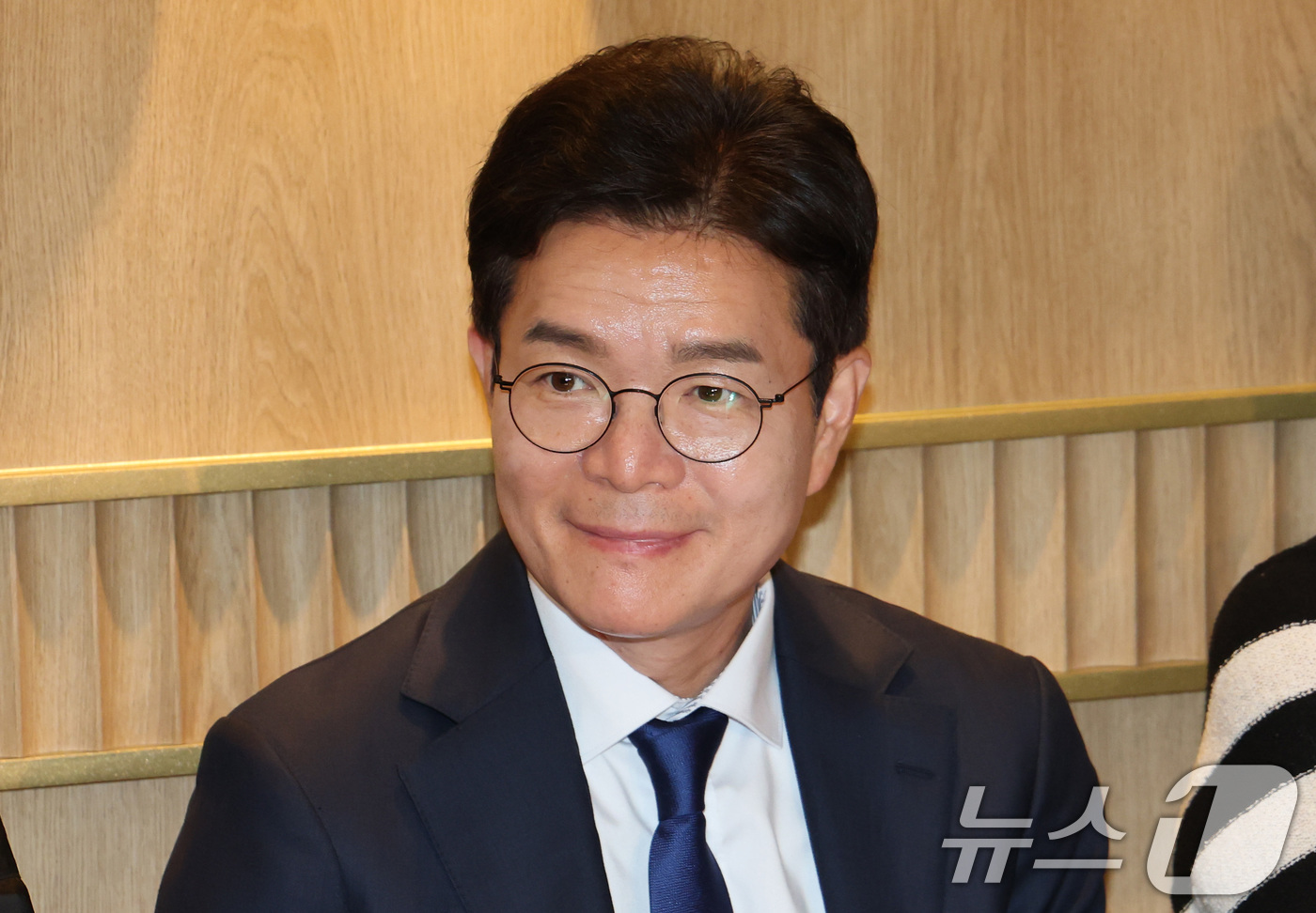 (서울=뉴스1) 임세영 기자 = 정원오 더불어민주당 서울시장 후보가 14일 서울 중구 투썸플레이스 정동길점에서 열린 정원오의 찾아가는 간담회⑦:소상공인편 '소상공인의 든든한 동반자 …