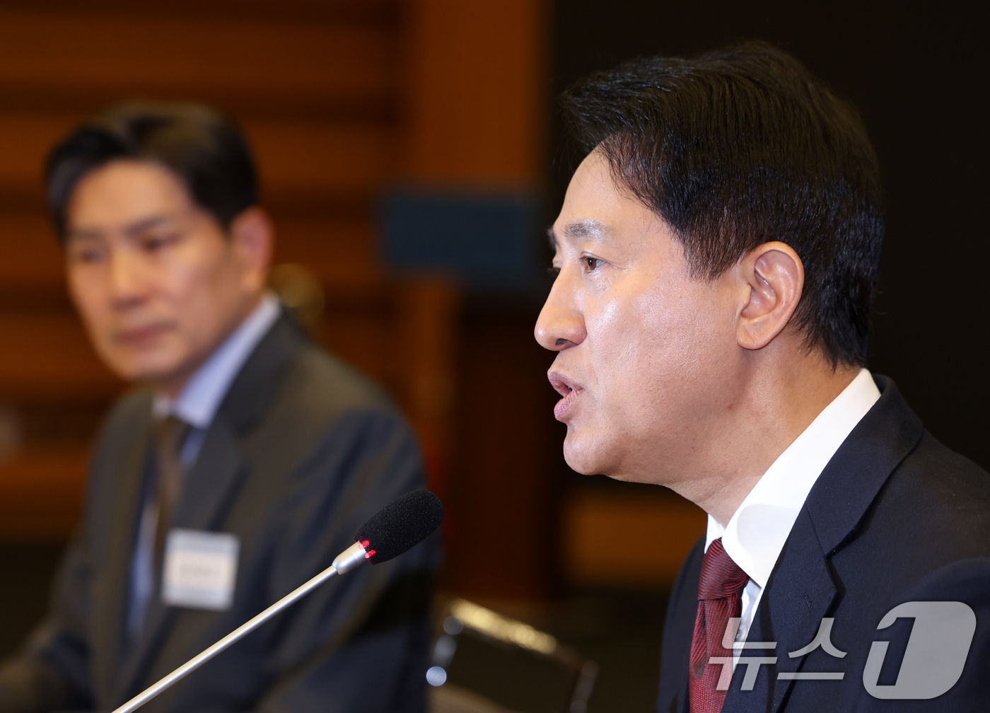 (서울=뉴스1) 임지훈 인턴기자 = 오세훈 국민의힘 서울시장 후보가 14일 오후 서울 중구 대한상공회의소 국제회의장에서 열린 한국신문방송편집인협회 초청 포럼에 참석해 모두발언을 하 …