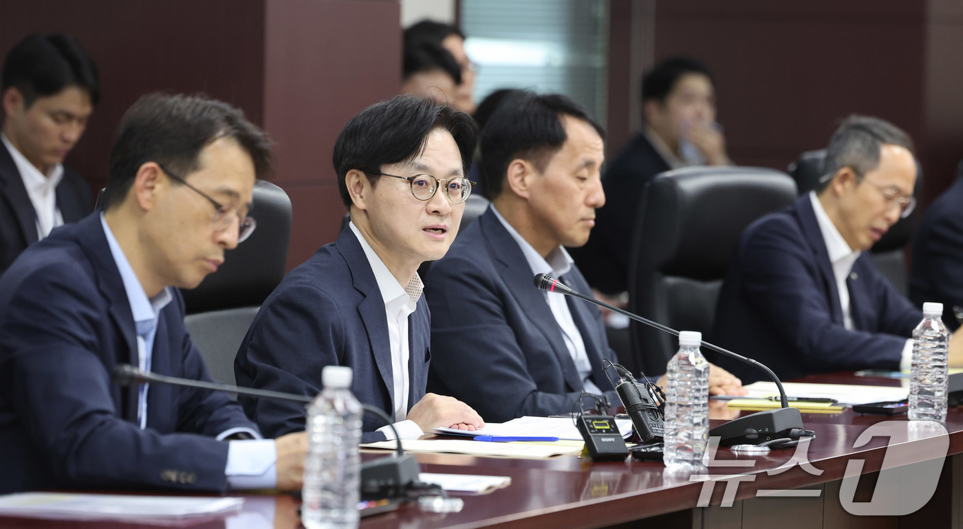 (서울=뉴스1) 박지혜 기자 = 김정관 산업통상부 장관이 14일 중구 무역보험공사에서 열린 2026년 제1차 원전수출전략협의회에서 모두 발언을 하고 있다. 2026.5.14/뉴스1 …