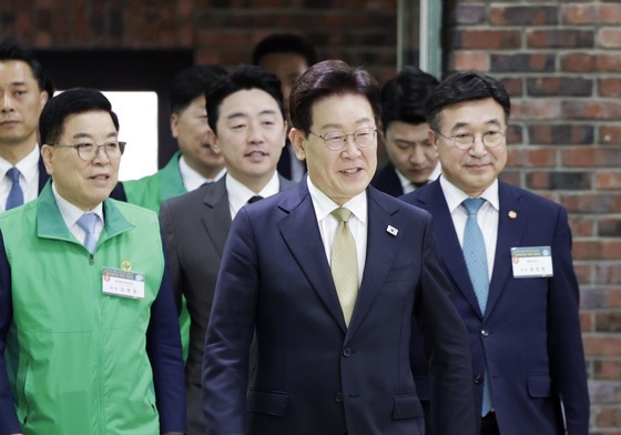 이재명 대통령 '새마을운동중앙회 현장 간담회 참석'