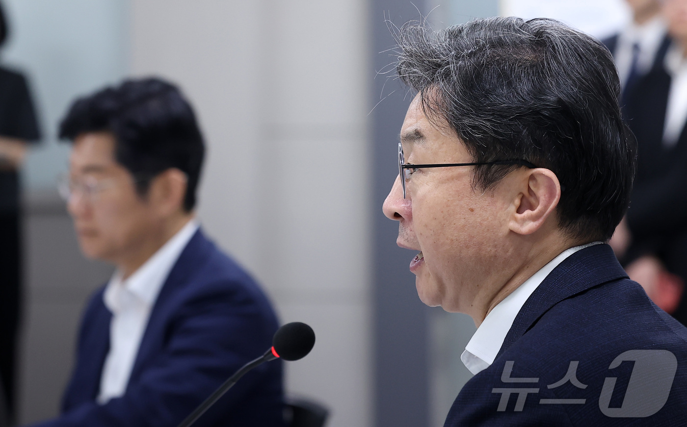 (서울=뉴스1) 김성진 기자 = 이억원 금융위원장이 14일 서울 종로구 소상공인시장진흥공단 서울전용교육장에서 청년미래적금 언박싱 토크콘서트에서 모두발언을 하고 있다. 2026.5. …