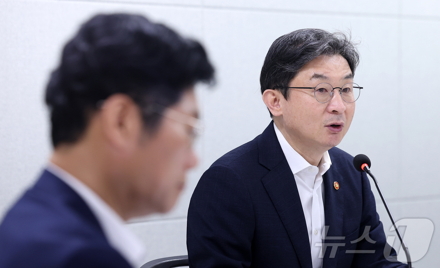 (서울=뉴스1) 김성진 기자 = 이억원 금융위원장이 14일 서울 종로구 소상공인시장진흥공단 서울전용교육장에서 청년미래적금 언박싱 토크콘서트에서 모두발언을 하고 있다. 2026.5. …