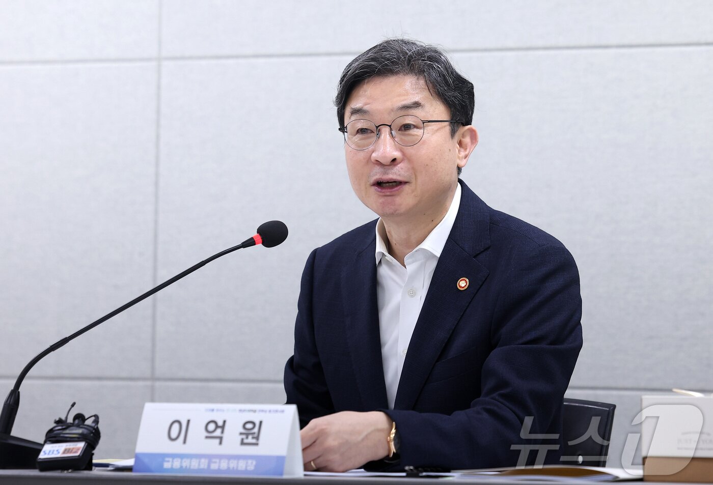 본문 이미지 - 이억원 금융위원장이 14일 서울 종로구 소상공인시장진흥공단 서울전용교육장에서 청년미래적금 언박싱 토크콘서트에서 모두발언을 하고 있다. 2026.5.14 ⓒ 뉴스1 김성진 기자