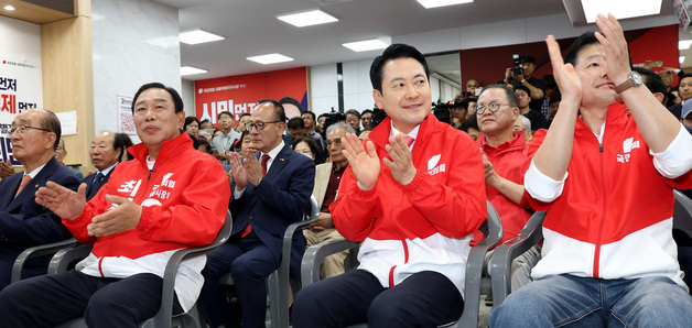 박수 보내는 장동혁 당대표
