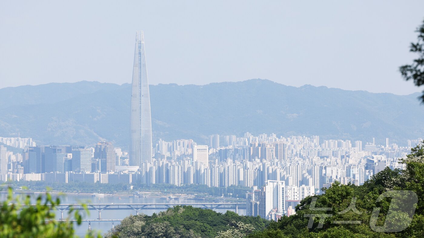 본문 이미지 - 서울 남산에서 바라본 서울 시내 아파트 단지의 모습. 2026.5.14 ⓒ 뉴스1 이종수 인턴기자