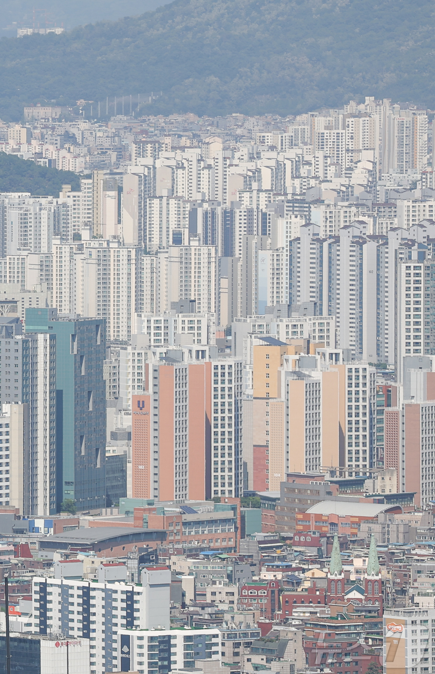 (서울=뉴스1) 이종수 인턴기자 = 한국부동산원이 14일 발표한 ‘5월 둘째 주(11일 기준) 주간 아파트 가격동향’에 따르면 서울 아파트 매매가격은 전주 대비 0.28% 상승하며 …