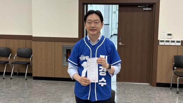 후보자 등록 마친 김경수 경남지사 후보