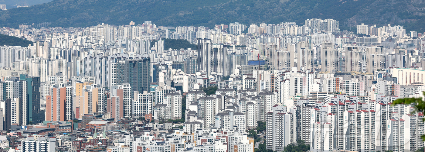 (서울=뉴스1) 이종수 인턴기자 = 한국부동산원이 14일 발표한 ‘5월 둘째 주(11일 기준) 주간 아파트 가격동향’에 따르면 서울 아파트 매매가격은 전주 대비 0.28% 상승하며 …