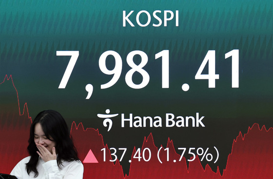 삼성전자 모처럼 4%대 상승…코스피 7981 '사상 최고치'[시황종합]