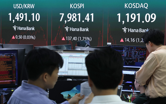 숨고른 반도체…불닭·화장품·쇼핑 '순환매'로 코스피 7981 '신고가'