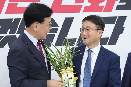 미소짓는 한병도·송언석