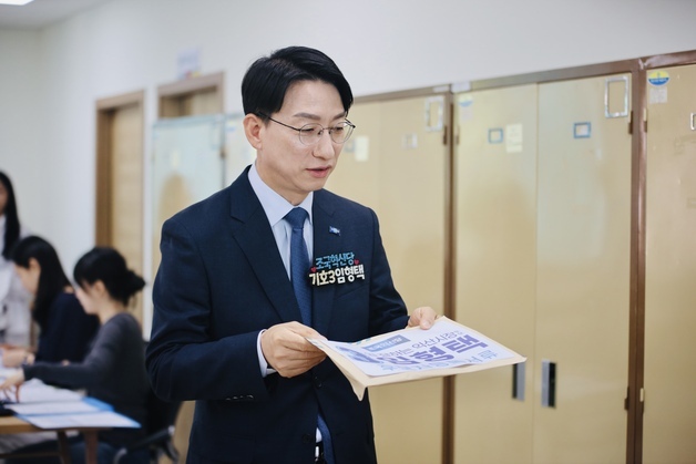 조국혁신당 임형택 익산시장 후보 등록…"거인 익산 일으켜 세울 것"