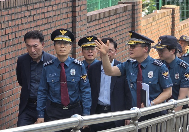 "통학로 안전 강화" 경찰청장 대행, 중·고교 현장 점검