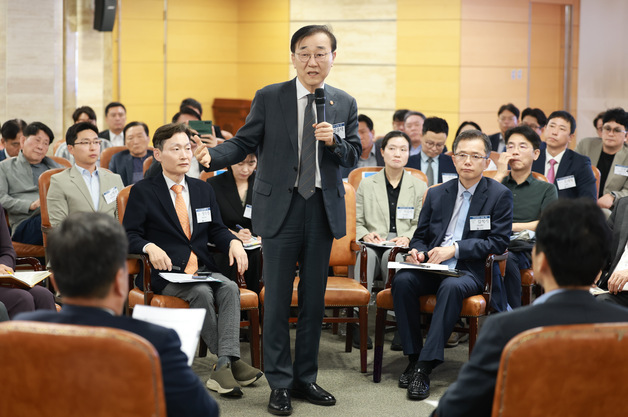 정부, 건설업계와 공급 확대 논의…"비주택 전환·금융규제 개선"