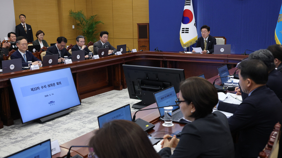 "텔레그램도 불안" 靑 참모진, 메신저 '시그널' 교체 바람