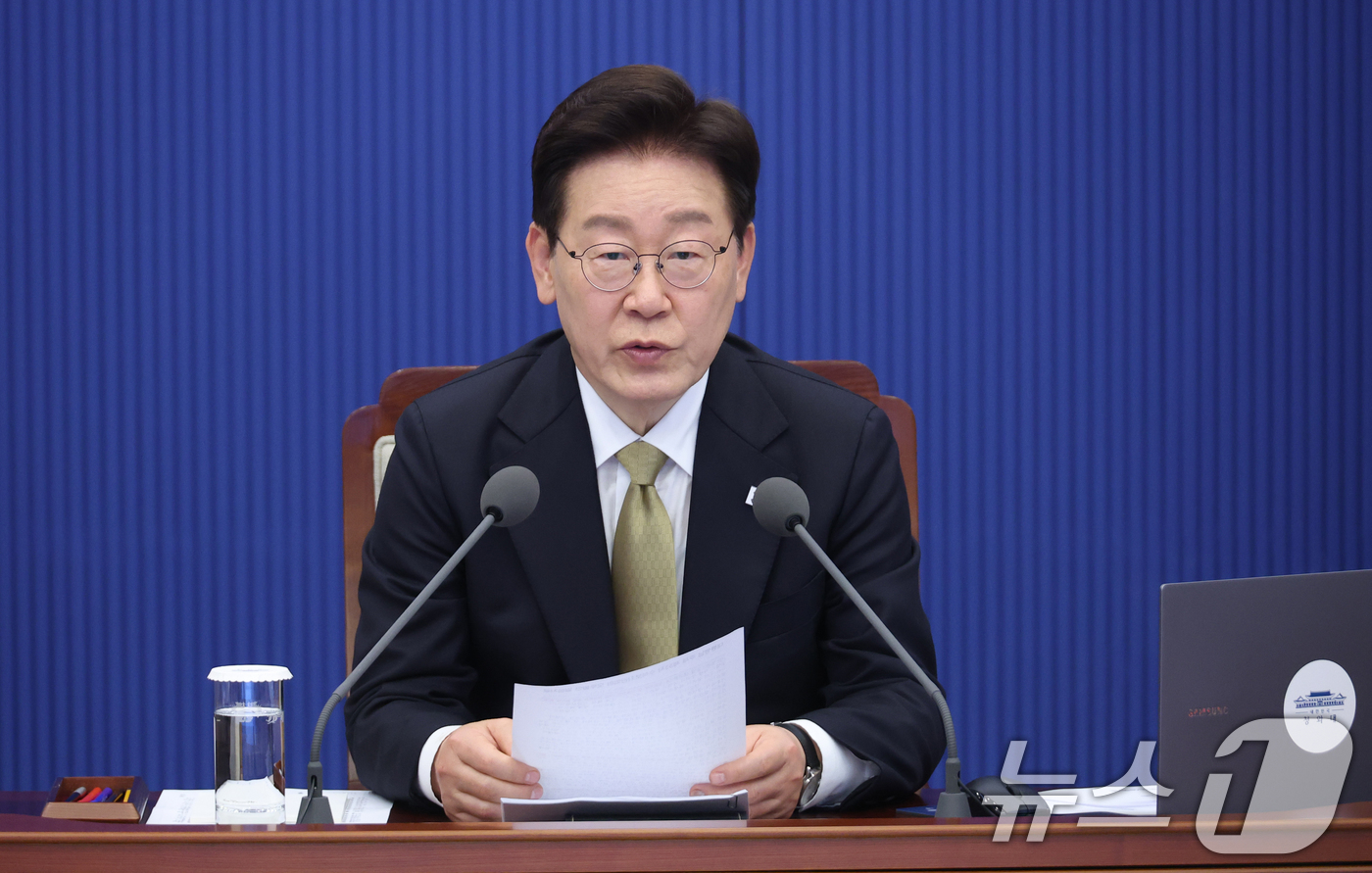 (서울=뉴스1) 허경 기자 = 이재명 대통령이 14일 청와대에서 열린 수석보좌관회의에서 발언하고 있다. (청와대통신사진기자단) 2026.5.14/뉴스1