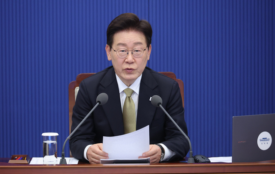李대통령 '노벨경제학상 수상자' 피터 하윗 접견…혁신성장전략 청취