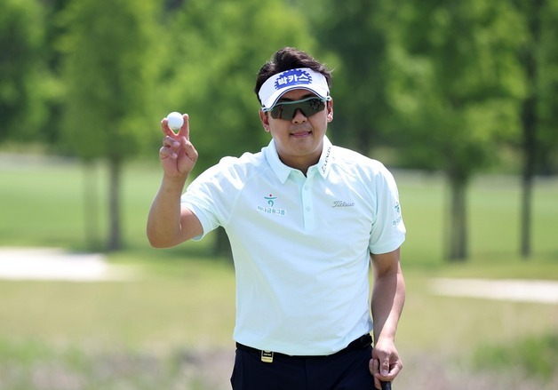 박상현, KPGA 경북오픈 1R 공동 선두…통산 상금 60억원 정조준