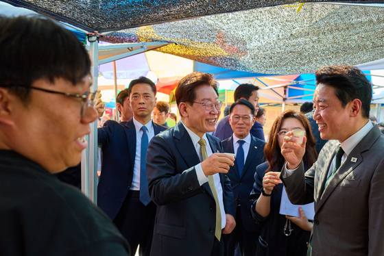 성남 모란민속 5일장 방문한 이재명 대통령