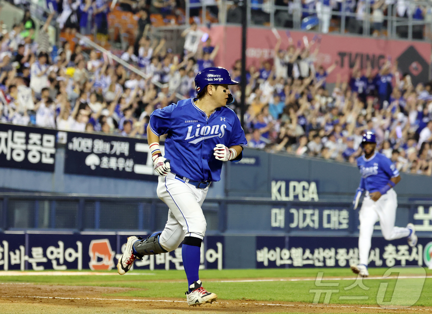 (서울=뉴스1) 김진환 기자 = 14일 오후 서울 송파구 잠실야구장에서 열린 프로야구 '2026 신한은행 SOL KBO리그' 삼성 라이온즈와 LG 트윈스의 경기, 삼성 강민호가 5 …