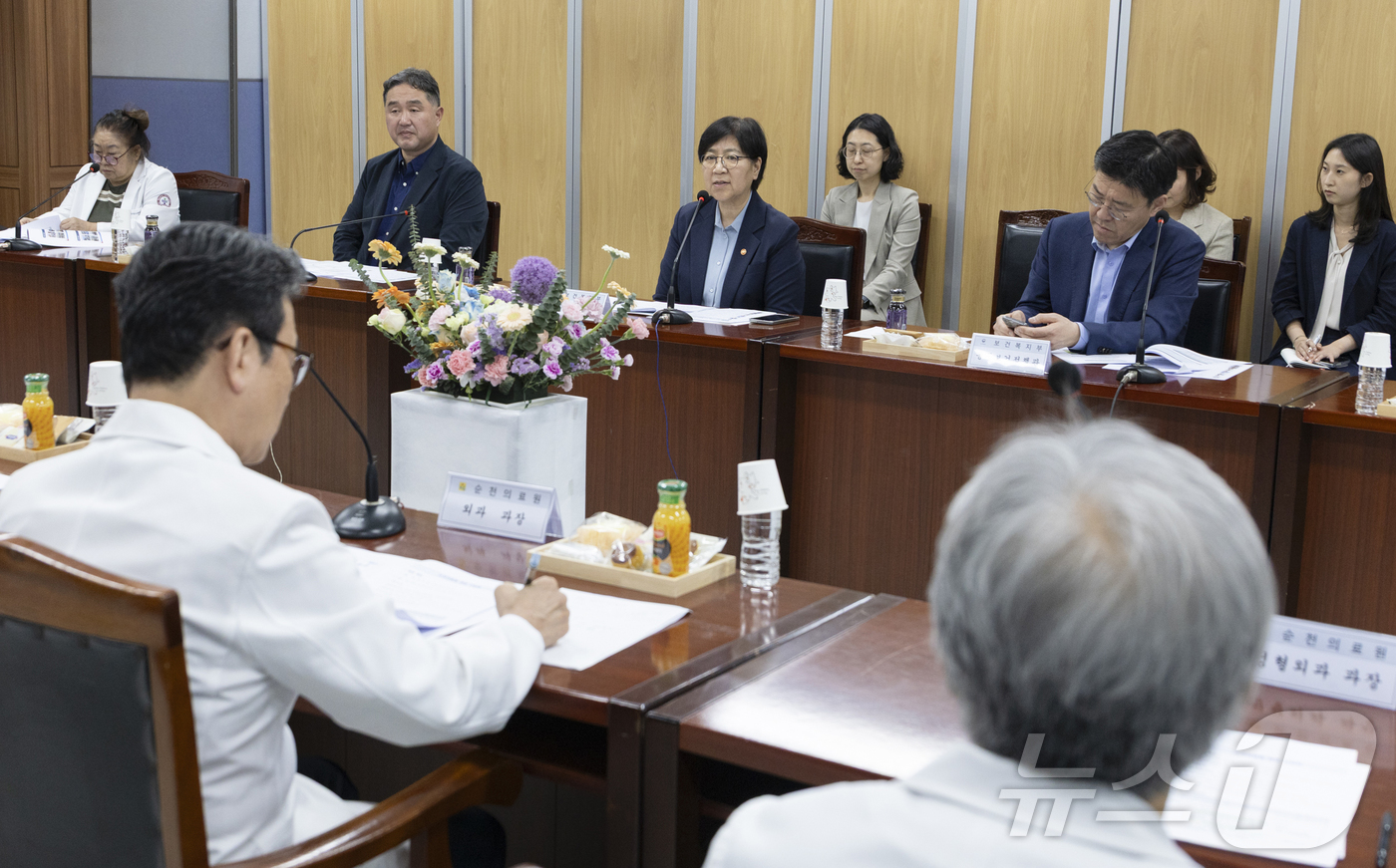 (서울=뉴스1) = 정은경 보건복지부 장관이 14일 시니어의사 운영 기관인 전남 순천의료원을 방문해 발언하고 있다. (보건복지부 제공. 재판매 및 DB 금지) 2026.5.14/뉴 …