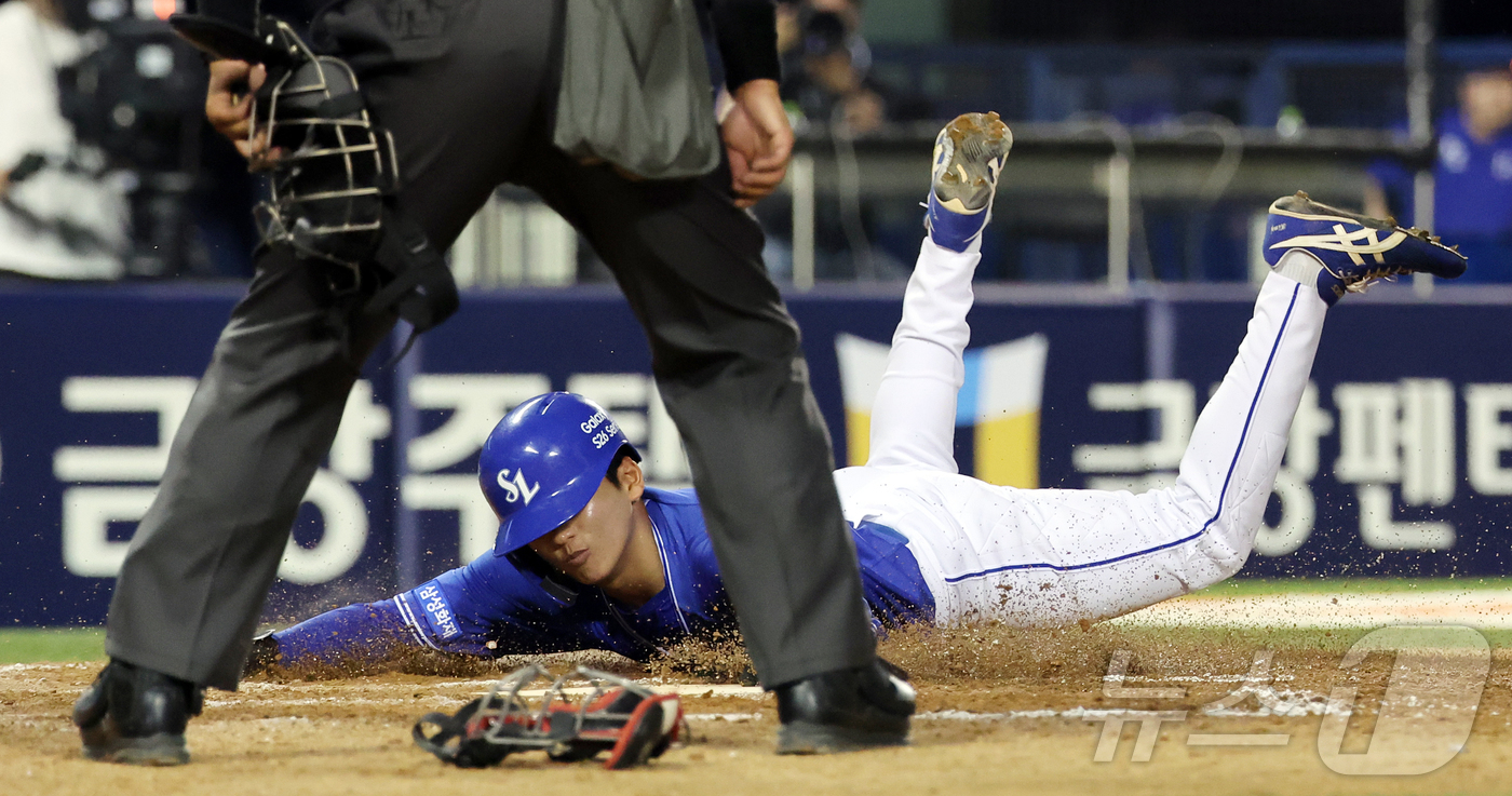 (서울=뉴스1) 김진환 기자 = 14일 오후 서울 송파구 잠실야구장에서 열린 프로야구 '2026 신한은행 SOL KBO리그' 삼성 라이온즈와 LG 트윈스의 경기, 삼성 김상준이 8 …