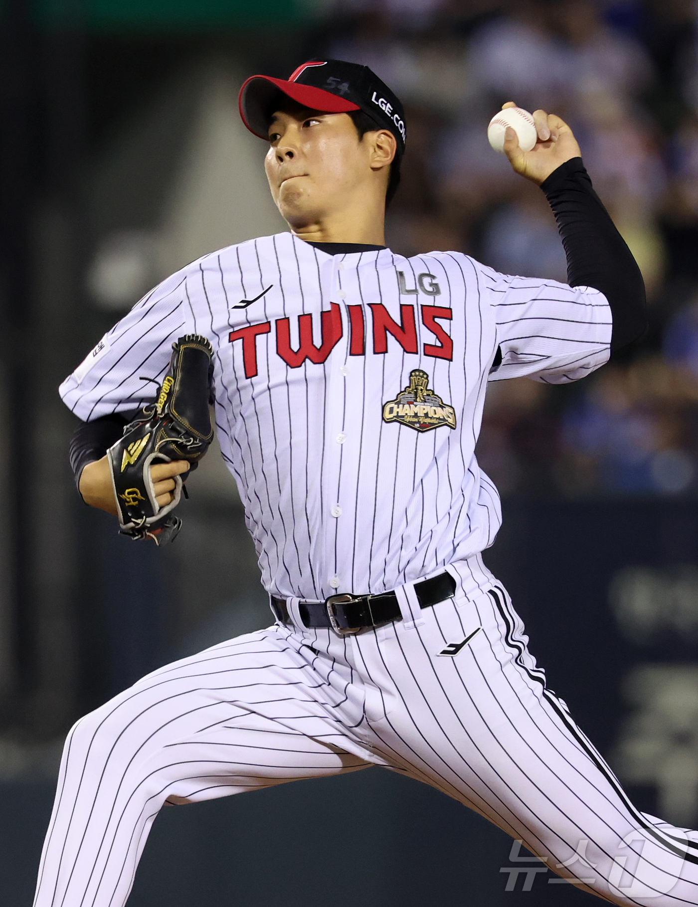 (서울=뉴스1) 김진환 기자 = 14일 오후 서울 송파구 잠실야구장에서 열린 프로야구 '2026 신한은행 SOL KBO리그' 삼성 라이온즈와 LG 트윈스의 경기, LG 조건희가 8 …