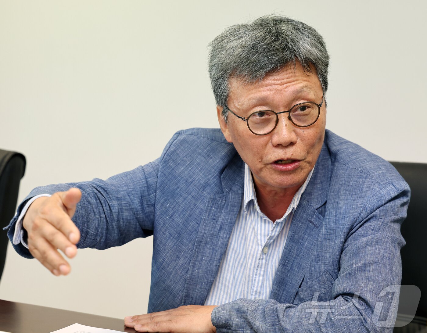 본문 이미지 - 이병훈 중앙대학교 사회학과 명예교수가 14일 서울 종로구 뉴스1 사옥에서 열린 "삼성전자 성과급 갈등 어떻게 풀어야 하나＂ 긴급 좌담회에서 발언하고 있다. 2026.5.14 ⓒ 뉴스1 김진환 기자