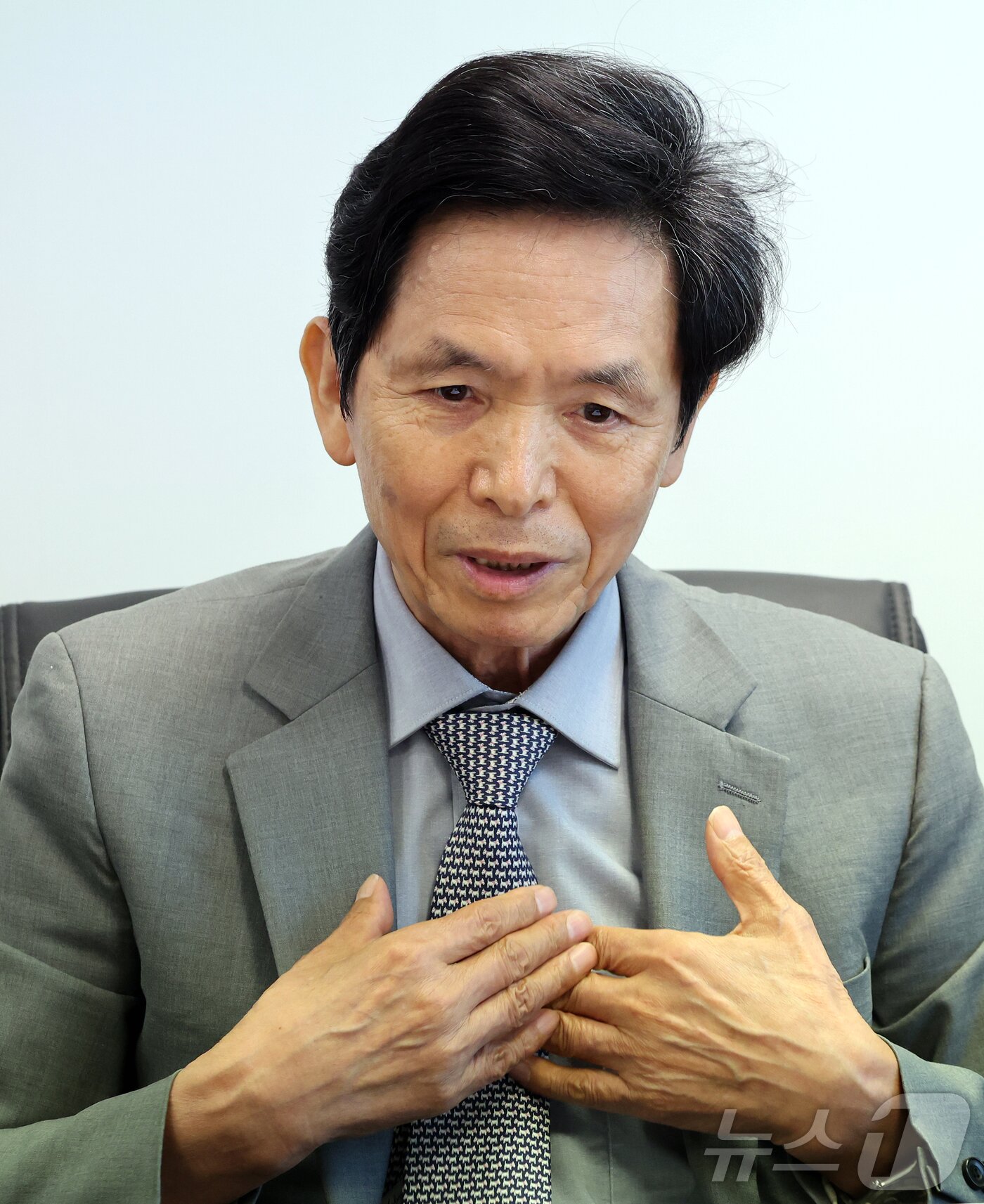 본문 이미지 - 최준선 성균관대학교 법학전문대학원 명예교수가 14일 서울 종로구 뉴스1 사옥에서 열린 "삼성전자 성과급 갈등 어떻게 풀어야 하나＂ 긴급 좌담회에서 발언하고 있다. 2026.5.14 ⓒ 뉴스1 김진환 기자