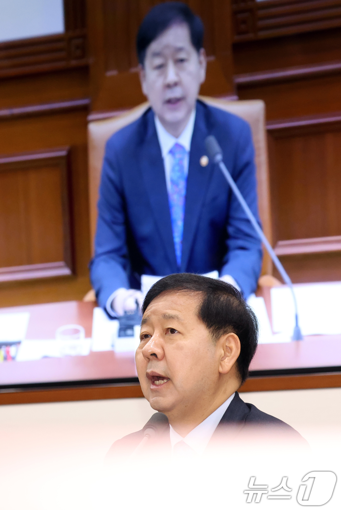 (서울=뉴스1) 김명섭 기자 = 구윤철 경제부총리 겸 재정경제부 장관이 15일 서울 종로구 세종대로 정부서울청사에서 열린 비상경제본부회의 겸 경제관계장관회의에서 모두 발언을 하고 …