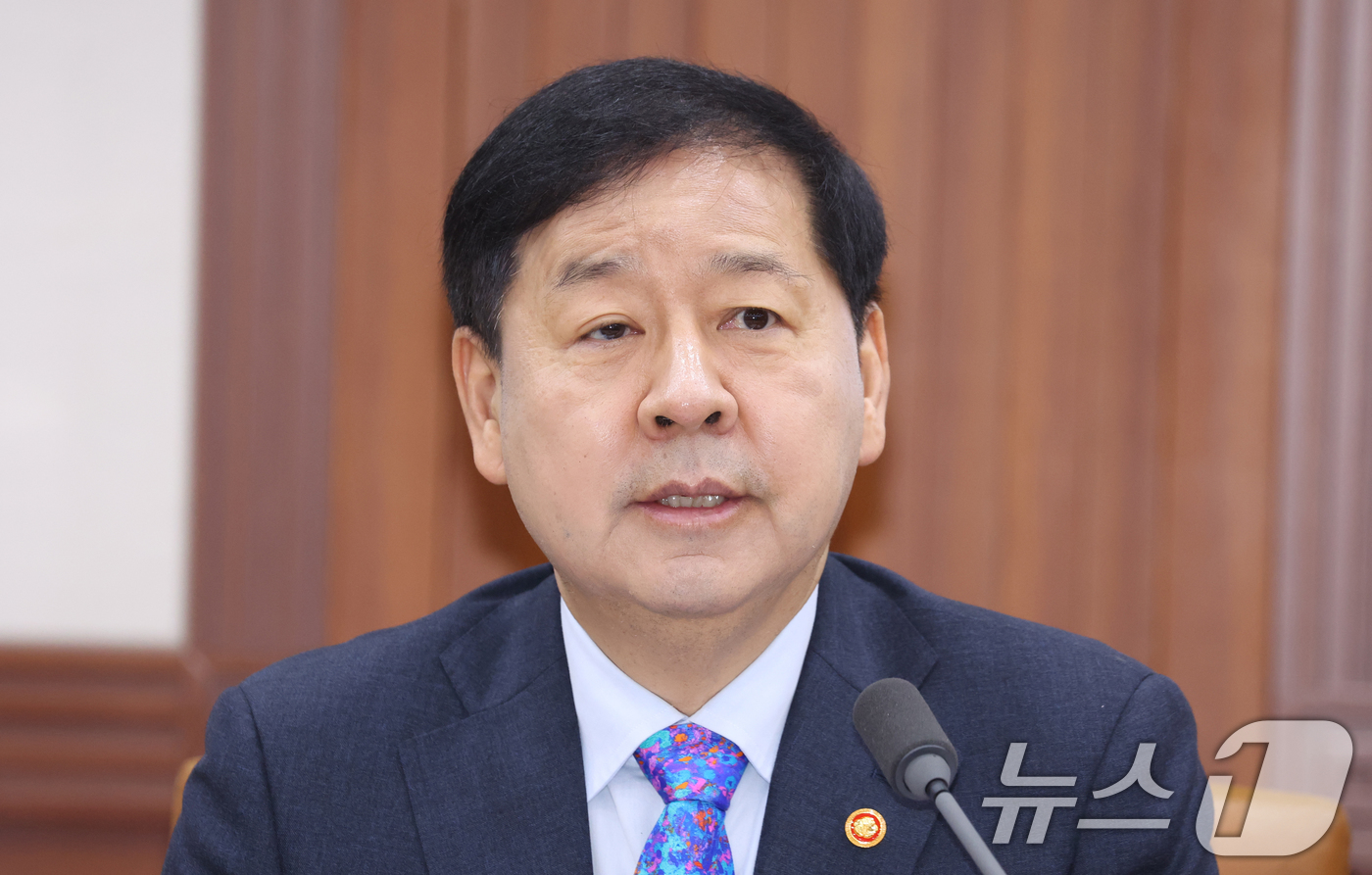 (서울=뉴스1) 김명섭 기자 = 구윤철 경제부총리 겸 재정경제부 장관이 15일 서울 종로구 세종대로 정부서울청사에서 열린 비상경제본부회의 겸 경제관계장관회의에서 모두 발언을 하고 …