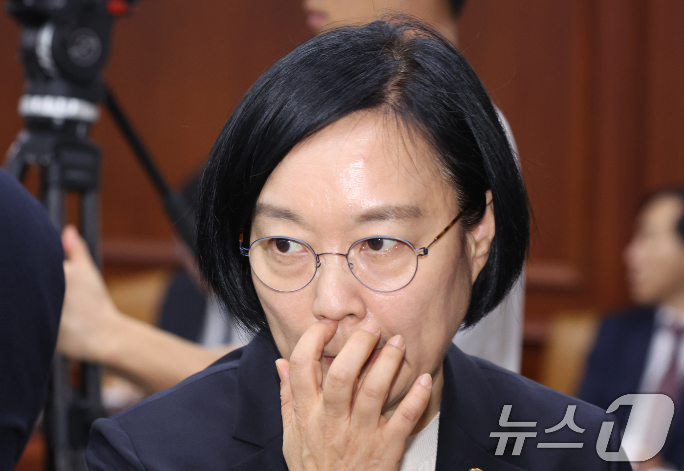 (서울=뉴스1) 김명섭 기자 = 한성숙 중소벤처기업부장관이 15일 서울 종로구 세종대로 정부서울청사에서 열린 비상경제본부회의 겸 경제관계장관회의에 참석하고 있다.  2026.5.1 …