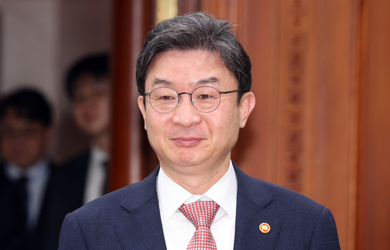 비상경제본부회의 참석하는 이억원 위원장