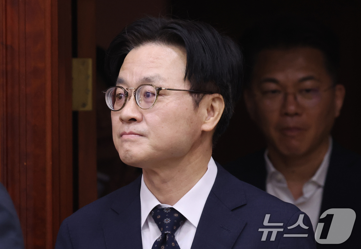 (서울=뉴스1) 김명섭 기자 = 김정관 산업통상부 장관이 15일 서울 종로구 세종대로 정부서울청사에서 열린 비상경제본부회의 겸 경제관계장관회의에 참석하고 있다. 2026.5.15/ …