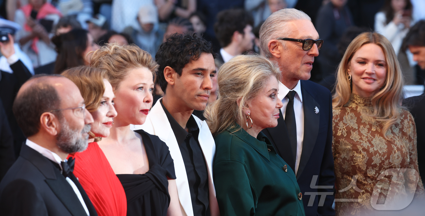 (칸=뉴스1) 이준성 특파원 = 14일(현지시간) 프랑스 남부 소도시 칸 팔레 데 페스티발(Palais des Festivals)에서 열린 제79회 칸 국제영화제 경쟁부문 진출작 …