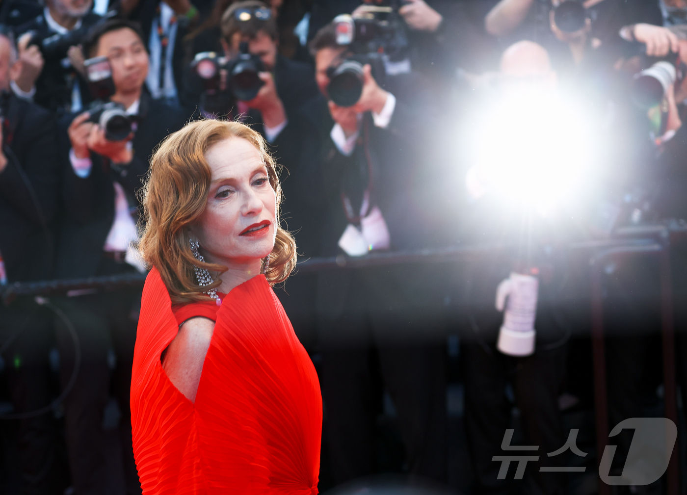 (칸=뉴스1) 이준성 특파원 = 14일(현지시간) 프랑스 남부 소도시 칸 팔레 데 페스티발(Palais des Festivals)에서 열린 제79회 칸 국제영화제 경쟁부문 진출작 …