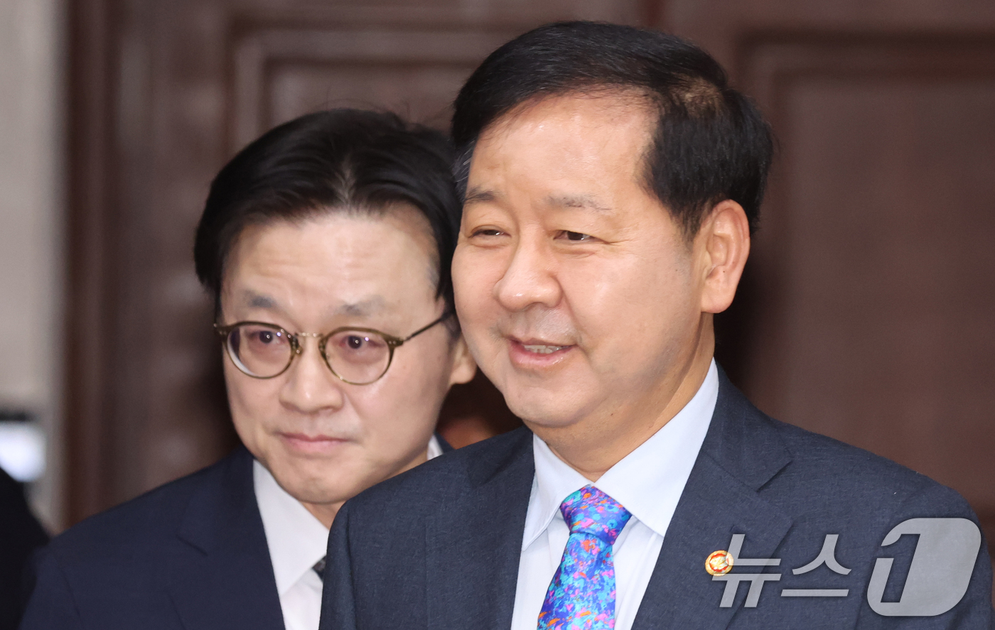 (서울=뉴스1) 김명섭 기자 = 구윤철 경제부총리 겸 재정경제부 장관이 15일 서울 종로구 세종대로 정부서울청사에서 열린 비상경제본부회의 겸 경제관계장관회의에 참석하고 있다. 20 …