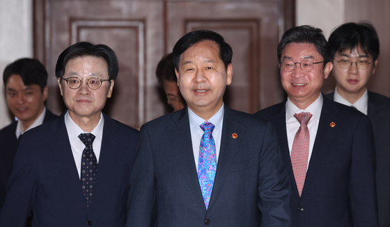 비상경제본부회의 참석하는 구윤철 부총리
