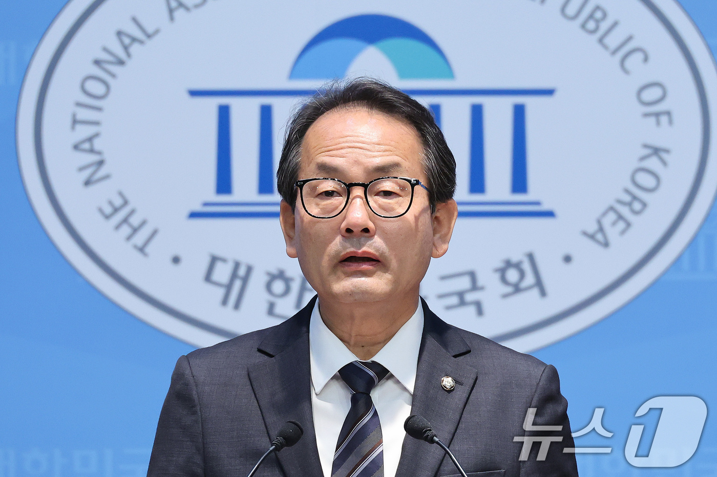 (서울=뉴스1) 신웅수 기자 = 더불어민주당 선거대책위원회 공보단장을 맡고 있는 강준현 수석대변인이 15일 서울 여의도 국회 소통관에서 지방선거 현안 및 기조 관련 기자회견을 하고 …