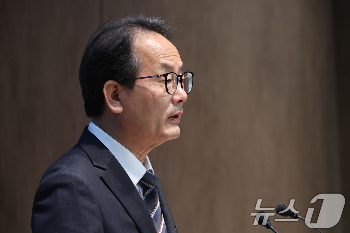 (서울=뉴스1) 신웅수 기자 = 더불어민주당 선거대책위원회 공보단장을 맡고 있는 강준현 수석대변인이 15일 서울 여의도 국회 소통관에서 지방선거 현안 및 기조 관련 기자회견을 하고 …